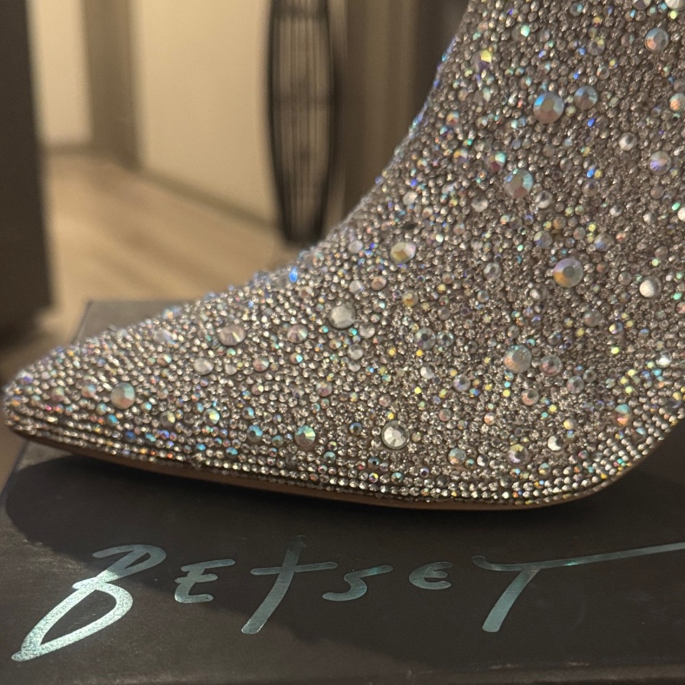 🔥Betsey Johnson🔥SB CADY RHINESTONE Silver Crystal-Studded Ankle Booties🔥NEW - Picture 3 of 16